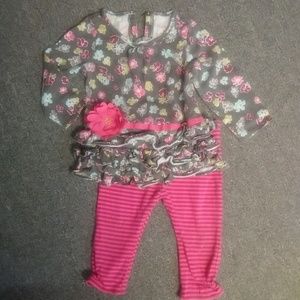 Preowned girls Oshkosh outfit sz 9 mos